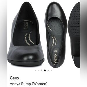 GEOX Respira navy leather pumps, size 9.5